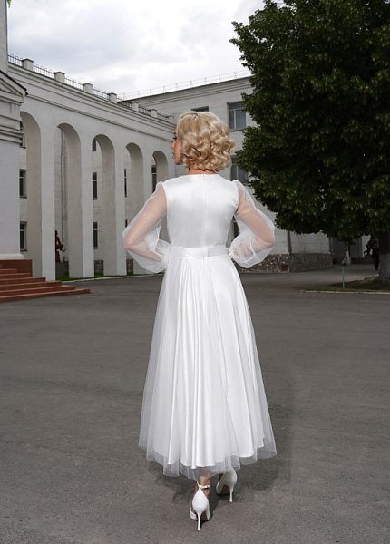 Прокат платья  Молочное фатиновое миди с длинными рукавами для фотосессии и мероприятия в Томске