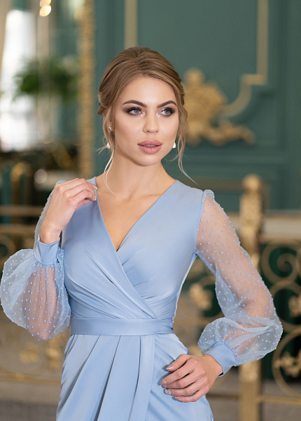 Прокат платья Голубое миди на запах в горошек для фотосессии и мероприятия в Томске