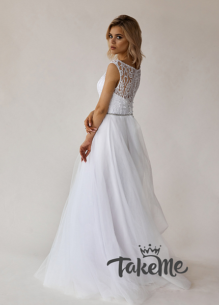 Прокат платья Белое с декоративным поясом и вышивкой для фотосессии и мероприятия в Томске