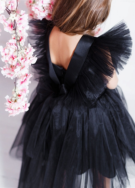 Прокат платья Черное каскад с фатиновыми плечиками для фотосессии и мероприятия в Томске