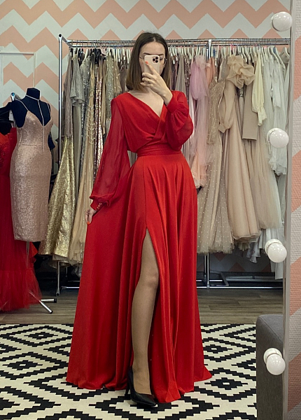 Прокат платья Красное шелковое макси с шифоновыми рукавами для фотосессии и мероприятия в Томске