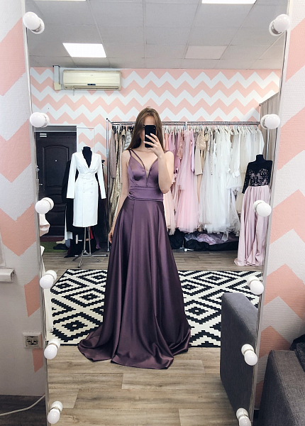 Прокат платья Фиолетовое с лямками атласное для фотосессии и мероприятия в Томске