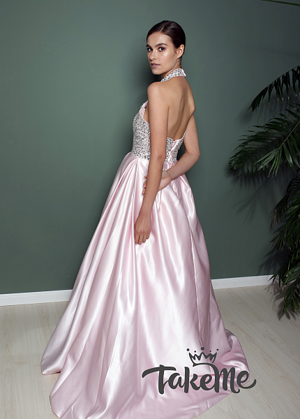 Розовое с расшитым верхом и высокой горловиной платьев с проката для фотосессии и мероприятия в Москве