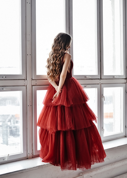 Прокат платья Красное пышное ярусное для фотосессии и мероприятия в Томске