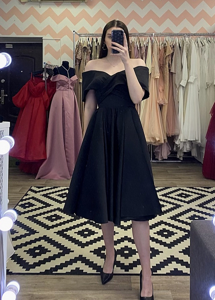 Прокат платья Черное атласное миди со спущенными плечами для фотосессии и мероприятия в Томске