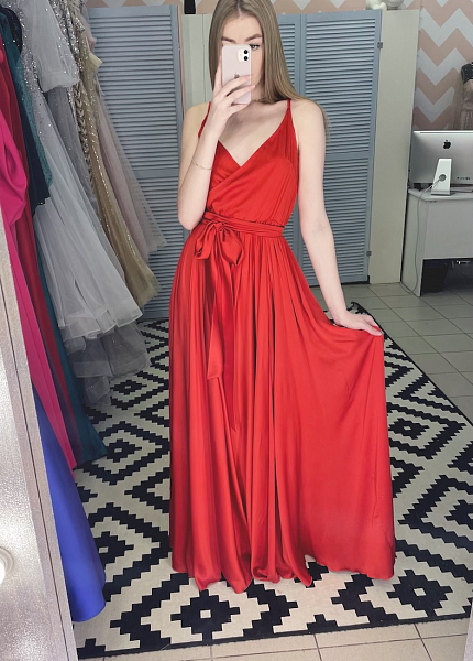 Красное шелковое на запах платье для фотосессии и мероприятия в Томске