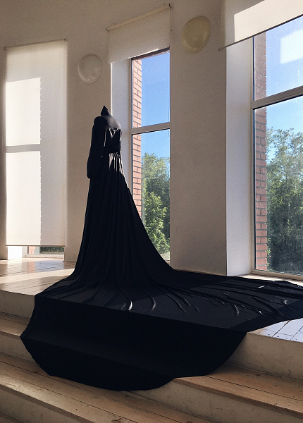 Прокат платья Черное шифоновое со съемным шлейфом для фотосессии и мероприятия в Томске